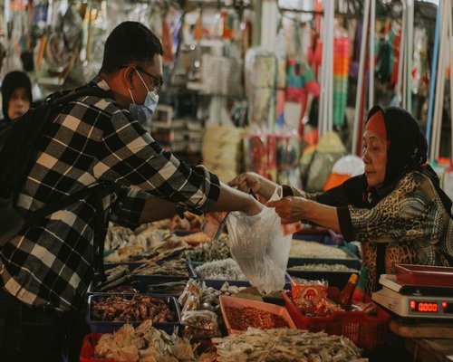 Rutinitas belanja ke pasar dan aktivitas keluarga
